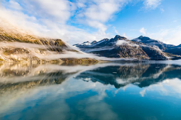 氷河湾国立公園の風景 - glacier bay national park ストックフォトと画像