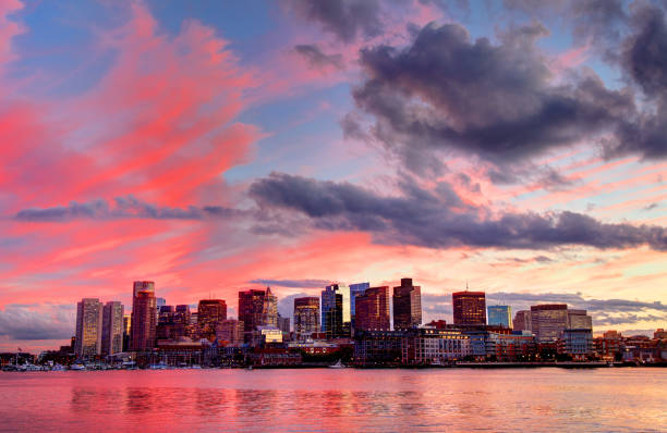 boston harbor at sunset - boston harbor imagens e fotografias de stock