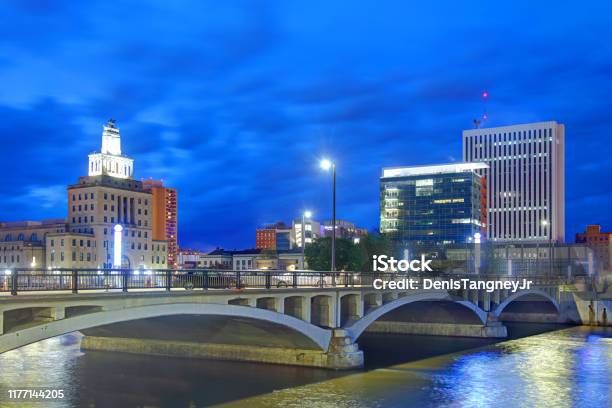 Cedar Rapids Iowa Stock Photo - Download Image Now - Cedar Rapids, Iowa, Urban Skyline