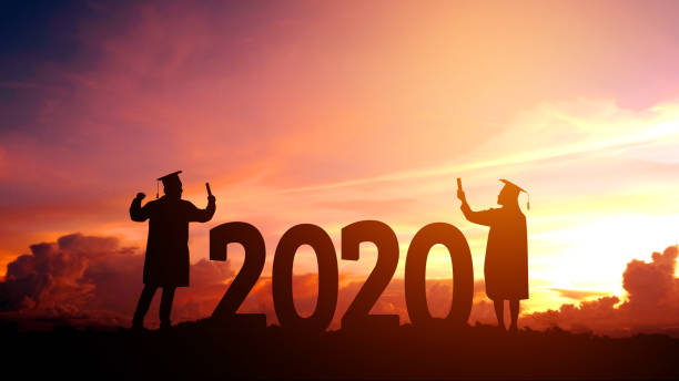 2020 silhouette de l'année jeune homme liberté et concept heureux de nouvelle année - year photos et images de collection