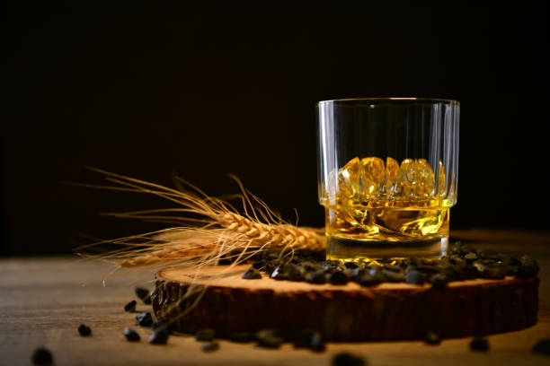 whiskey made from malt and barley - thailand restaurant cocktail bar imagens e fotografias de stock
