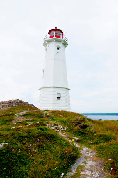 leuchtturm von louisbourg - louisbourg stock-fotos und bilder