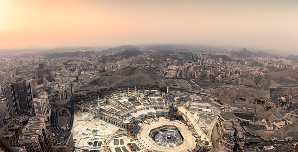 La mezquita sagrada y la ciudad de La Meca photo
