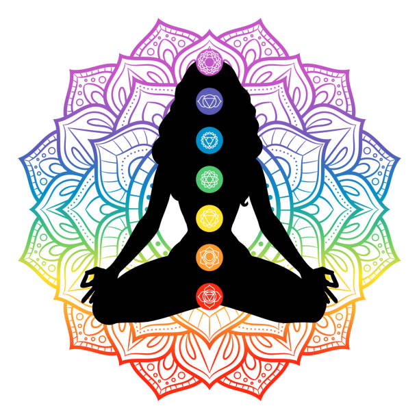 семь чакр на медитирующий силуэт женщины-йога, векторная иллюстрация - chakra yoga lotus meditating stock illustrations