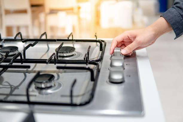 istock Male hand turning switch knob on gas stove 1177218120