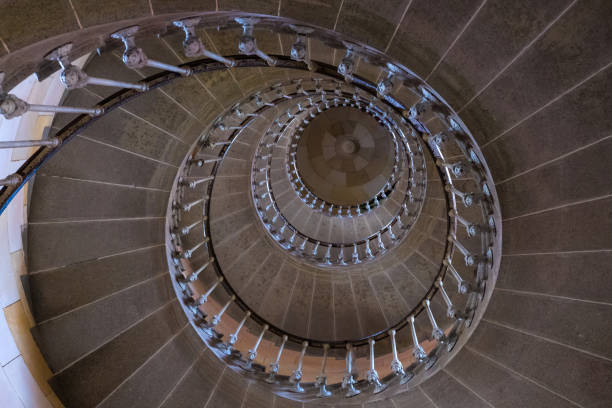 wendeltreppe des leuchtturms phare de baleines auf der insel ile de re, frankreich - ile de re stock-fotos und bilder