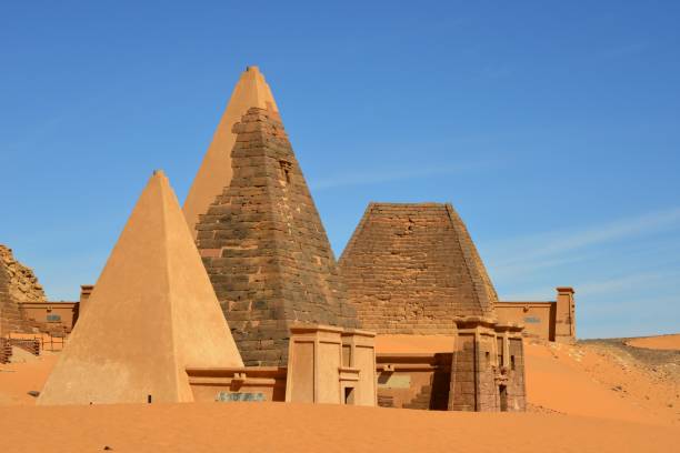 Meroe pyramids - Nubian tombs in the Sahara desert - UNESCO World Heritage Site, Begarawiyah, Sudan - sand dunes and pyramids N32 and N19, North Necropolis Meroe, Begarawiyah, Kush, Sudan: Nubian pyramids of Meroe, tombs of the Kushite kingdoms - Archaeological Sites of the Island of Meroe - UNESCO World Heritage Site - dated c. 800 BCE – c. 350 CE - pyramids N32, N19 (King Tarekeniwal) partly hidden by sand dunes with N20 in the background, part of the North Necropolis khartoum stock pictures, royalty-free photos & images