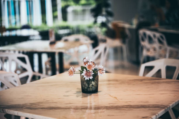 istock Flowers that are decorated in the coffee cafe 1177242363
