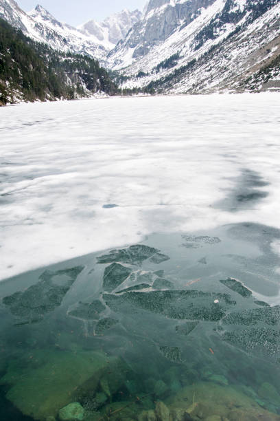 lago gaube nos pirineus franceses - gaube - fotografias e filmes do acervo