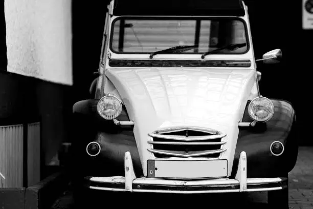 The front view of the grille and the windshield of an old Citroën 2CV vintage car."n"n"n