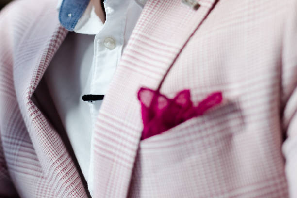 istock An anchorman's suit with lavalier microphone close up 1177287975