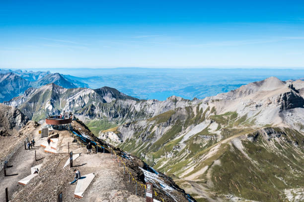 aussichtsplattform auf dem schilthorn, piz gloria, berner oberland, schweiz - bernese oberland thun oberland panoramic stock-fotos und bilder