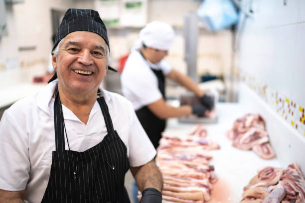 portrait of a butcher in butchers shop - carne talho imagens e fotografias de stock