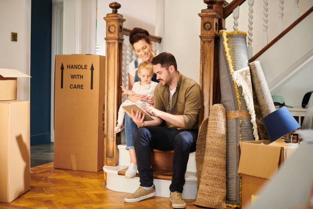 istock online in the new house 1177339067