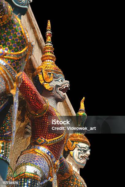 Foto de Estátua De Um Templo Budista e mais fotos de stock de Amarelo - Amarelo, Arcaico, Bangkok