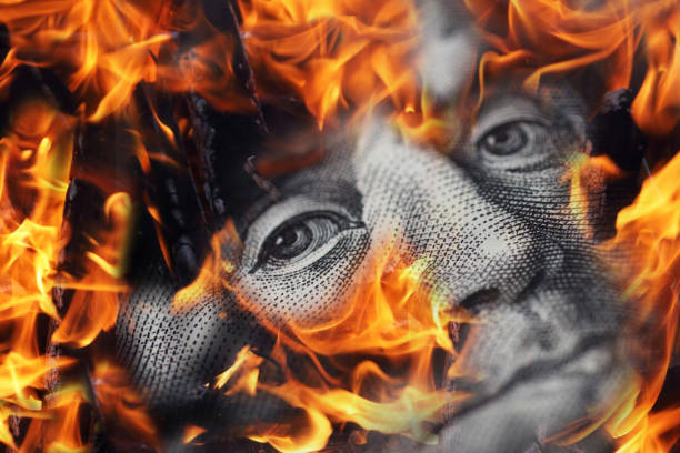 fire flames over one hundred dollar bill - money to burn fotos imagens e fotografias de stock