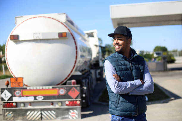 연료 유조선 드라이버 - truck fuel tanker transportation mode of transport 뉴스 사진 이미지