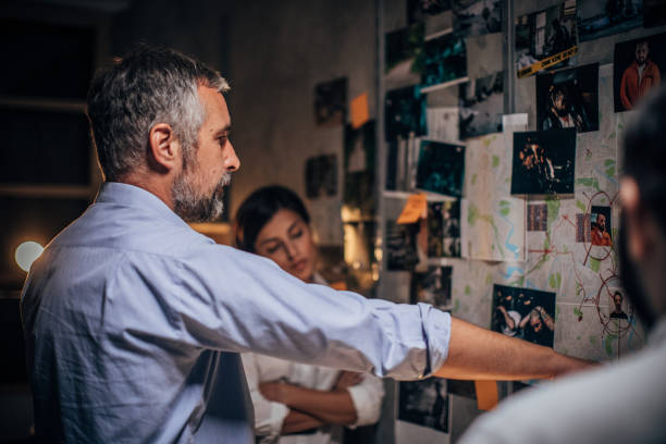 istock FBI agents looking for evidence together 1177419766