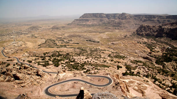 strade di montagna in yemen - highway road street twisted foto e immagini stock