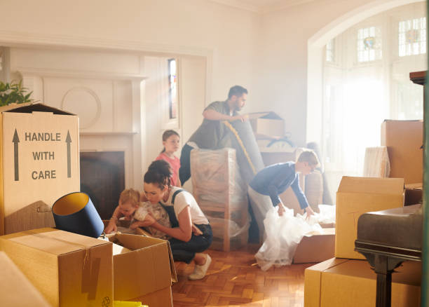 istock unpacking in their new home 1177445861