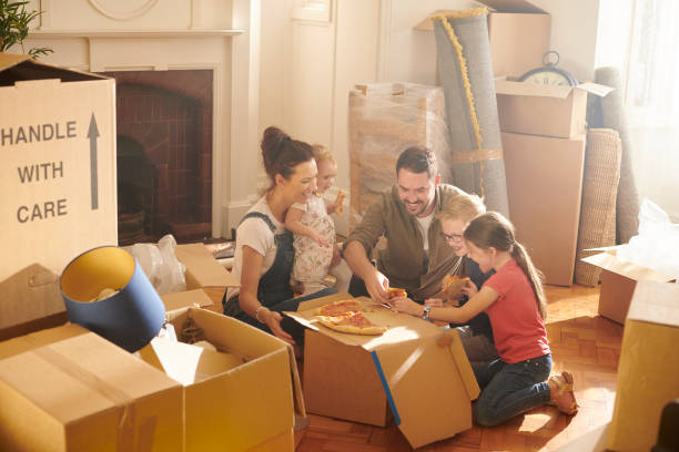 istock pizza in the new house 1177445906