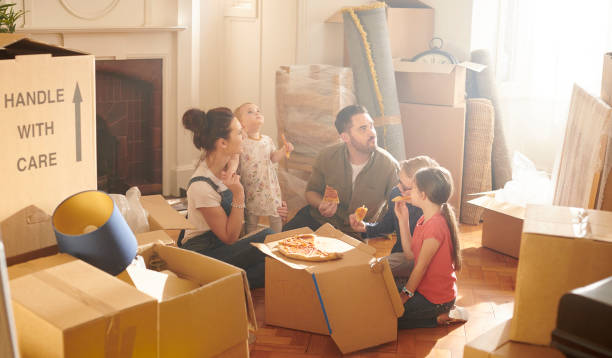 istock pizza in the new house 1177445984
