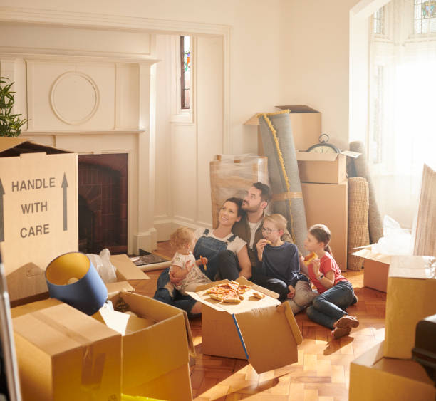 istock house move family 1177446114