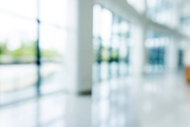 verschwommener hintergrund der leeren lobby im krankenhaus - building interior fotos stock-fotos und bilder