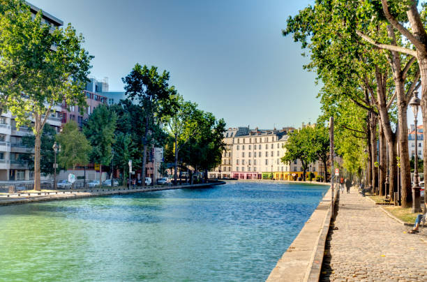 istock Paris Canal Saint-Martin 1177478625
