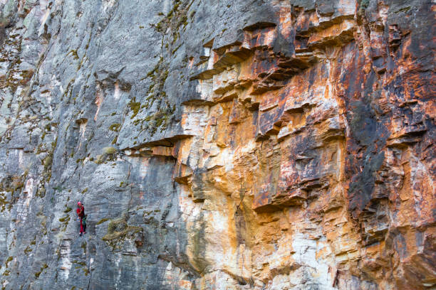 Dangling Rock 110+ Rock Climber Dangling By One Arm Stock Photos, Pictures & Royalty ...