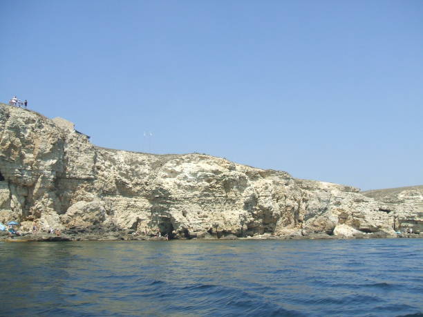 istock The rock on sea 1177506609