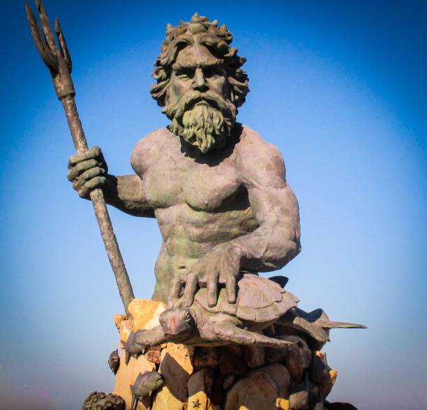 neptuno subiendo por encima del agua - trident neptune australia statue fotografías e imágenes de stock