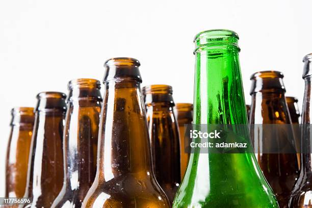 Butelki Do Piwa - zdjęcia stockowe i więcej obrazów Alkohol - napój - Alkohol - napój, Bez ludzi, Białe tło