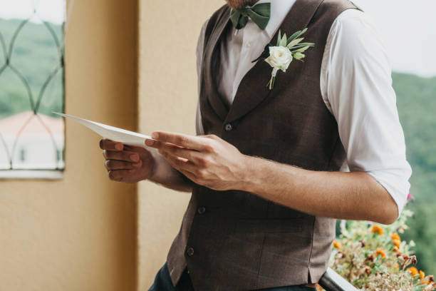 The groom holds an oath in his hands
