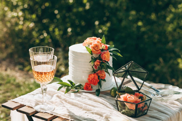 装飾されたウェディングケーキ - wedding cake newlywed wedding cake ストックフォトと画像