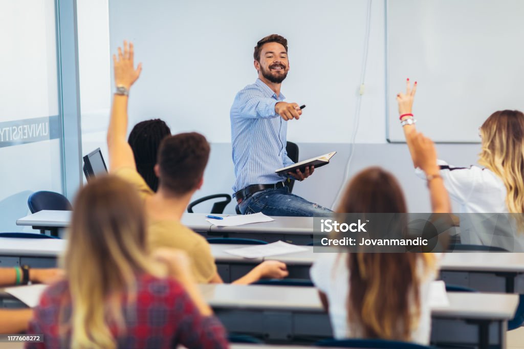 High school students raising hands on a class - Royalty-free Professor Foto de stock