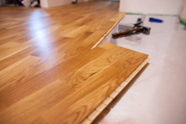 istock Installing parquet in a floor house room 1177612696