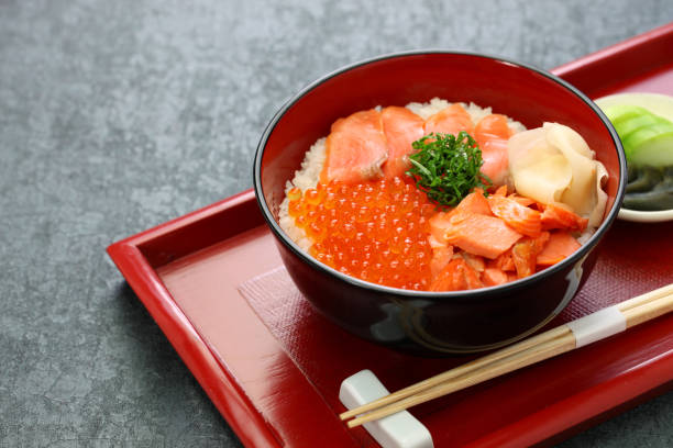 japanese rice bowl topped with salmon & salmon roe rice bowl topped with salmon & salmon roe, japanese food shiso photos stock pictures, royalty-free photos & images