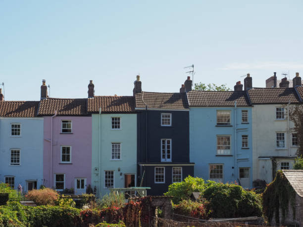 rua da ponte em chepstow - monmouth wales - fotografias e filmes do acervo