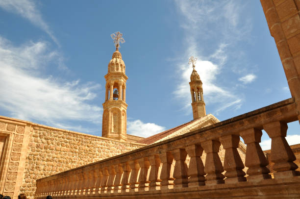 monastère de mor gabriel à midyat, mardin. un temple important pour les asuriens. - middle ages architecture and buildings place of worship church photos et images de collection