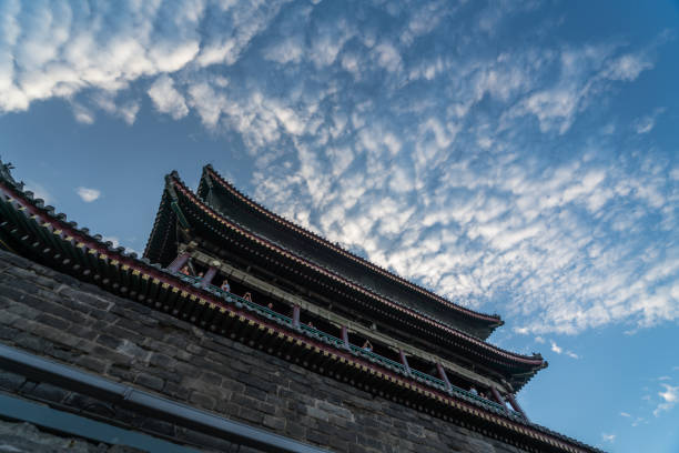 a torre do tambor em xian - xian tower drum china - fotografias e filmes do acervo