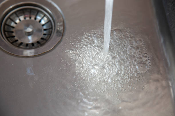 istock Filling the sink with water 1177729417