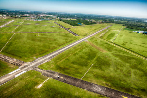 istock Municipal Airport Runways Intersecting 1177747013