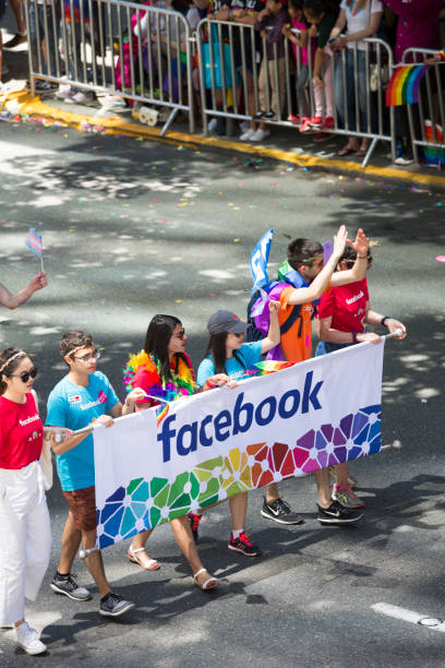 facebook corporation w seattle gay pride parade - homosexual gay pride business rainbow zdjęcia i obrazy z banku zdjęć