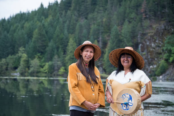 istock Two female First Nations dressed in traditional clothing. 1177762878