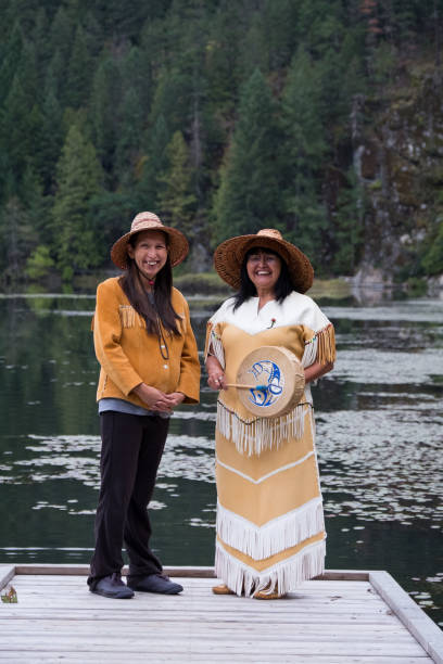 istock Two female First Nations dressed in traditional clothing. 1177762932