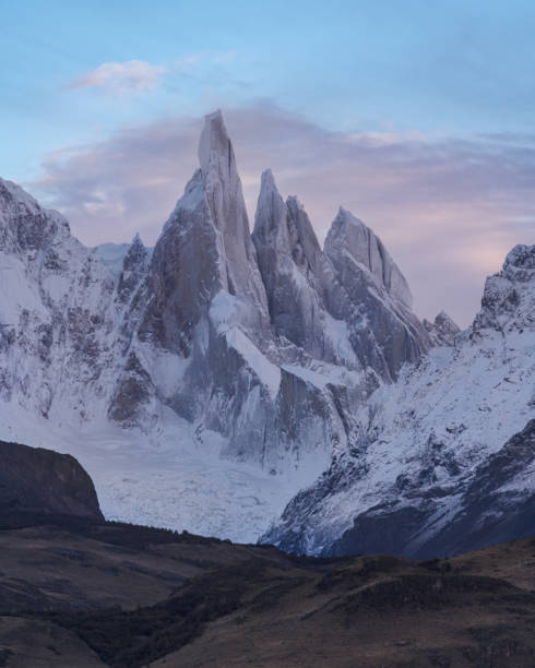 세로 토레 클로즈업, 엘 찰텐 아르헨티나 - cerro torre 뉴스 사진 이미지