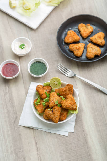 chuletas en forma de corazón con salsa y chutney verde - 5954 fotografías e imágenes de stock