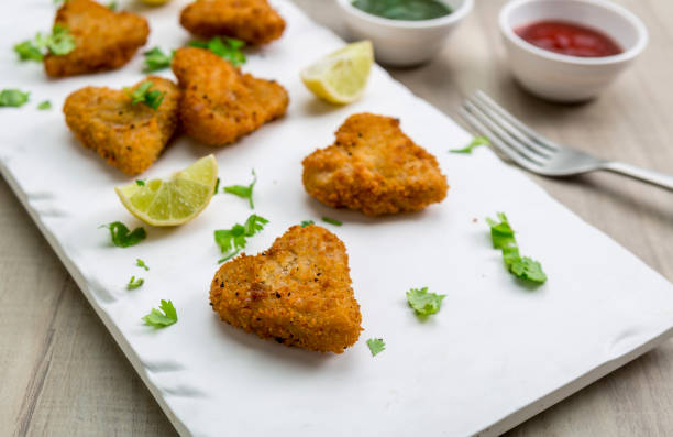 istock Heart shape cutlets with sauce and green chutney 1177788133