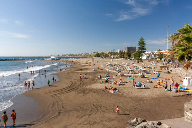 strand von san agustin kurz nach neujahr - san agustin stock-fotos und bilder